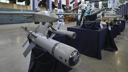 Eine Drohne auf einer Waffenausstellung auf einem Militärgelände des Verteidigungsministeriums im Iran