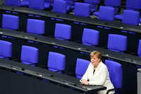 Frisch vereidigt. Angela Merkel hat am Mittwoch als Bundeskanzlerin auf der Regierungsbank Platz genommen.