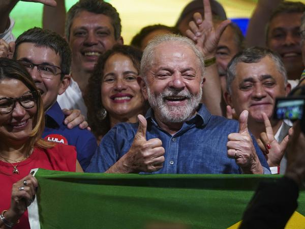 Der linke Lula da Silva gewann am 30. Oktober die Stichwahl gegen Bolsonaro.
