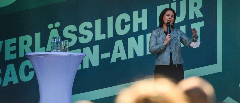 Kanzlerkandidatin Annalena Baerbock als Wahlkämpferin in Magdeburg.