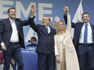 Matteo Salvini, Silvio Berlusconi, Giorgia Meloni und Maurizio Lupi bei einer Wahlkampfveranstaltung (Archivbild).
