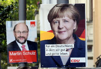 Wahlplakate für die Bundestagswahl am 24. September hängen in Berlin.