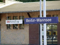 Ab in den Süden, der Sonne hinterher ... gleich neben dem S- und Regional-Bahnhof befindet sich die Autoladestation in Berlin-Wannsee.