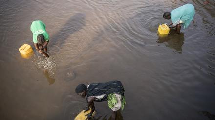 Wasser ist in vielen Regionen der Erde, wie hier im Südsudan, ein rares Gut. 