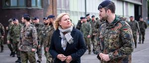 Insgesamt 123 Tage hat die Wehrbeauftragte Eva Högl im Jahr 2023 bei der Bundeswehr verbracht.