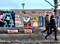 Schöne Bescherung: Nicht nur zur Weihnachtszeit ist der Mauerpark zwischen Prenzlauer Berg und Wedding eine gute Adresse für Graffiti und Wandgemälde.