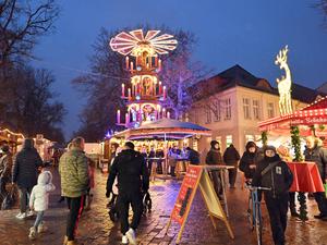 Der Potsdamer Weihnachtsmarkt „Blauer Lichterglanz“. 