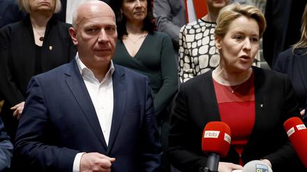 Berlins CDU-Chef Kai Wegner und Franziska Giffey (SPD) präsentierten den Beschluss am Mittwoch. 