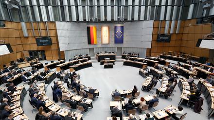 16.03.2023, Berlin: Abgeordnete nehmen an der konstituierenden Sitzung des Abgeordnetenhauses von Berlin teil. Foto: Carsten Koall/dpa +++ dpa-Bildfunk +++