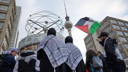 Tuch des Anstoßes: Neuköllner CDU-Bezirksverordnete fühlten sich von Linken mit Palästinensertuch provoziert.