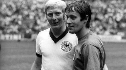 Im WM-Halbfinale 1970: Karl-Heinz Schnellinger (links) mit dem Italiener Gianni Rivera. 