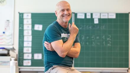 Werner Pazotka unterrichtet auch mit 70 Jahren noch 26 Stunden pro Woche.