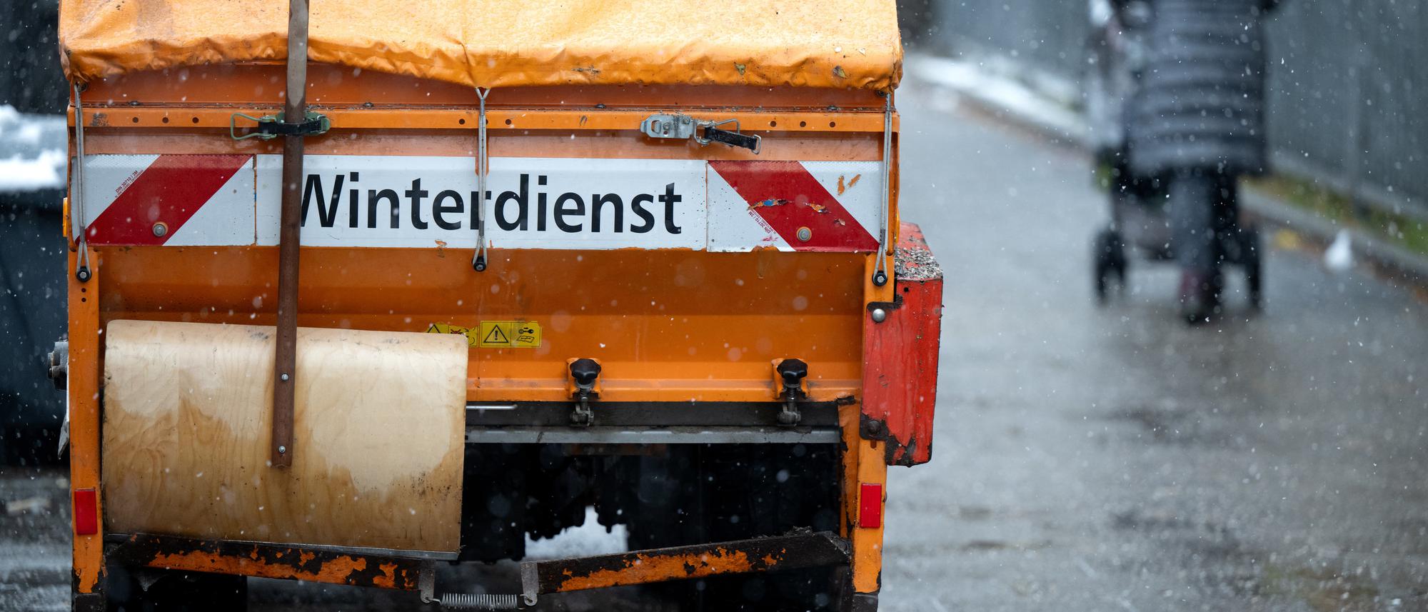 Warum nicht… Smart als Schneeräumfahrzeug. : r/berlinpics