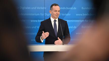 Volker Wissing (FDP), Bundesminister für Digitales und Verkehr, spricht nach der Kabinettssitzung zum 49-Euro-Ticket. 