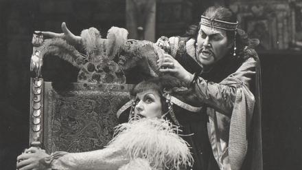 Thomas Wittig als Assur in Rossinis „Semiramide“ mit Gabriele Näther, Regie Peter Brähmig, um 1986 im Schlosstheater des Neuen Palais.