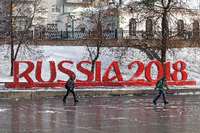 Im Sommer nächsten Jahres findet die Fußball-WM in Russland statt. Noch hält sich die Begeisterung in Grenzen.