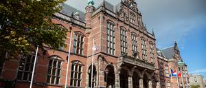 Ein Blick auf das Gebäude der Reichsuniversität Groningen.