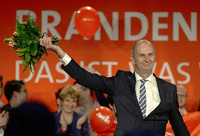 Ministerpräsident Dietmar Woidke (r.) und der SPD-Fraktionsvorsitzende im Landtag, Klaus Ness, kurz vor Beginn der Koalitionsverhandlungen mit der Linkspartei.