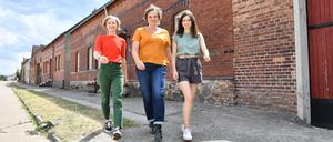 Jugendfreundinnen: Anja (Alina Levshin, v.l.n.r.), Melanie (Annett Sawallisch) und Lydia (Claudia Eisinger). 