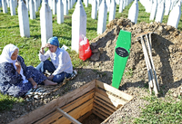 Noch 2015 wurden 136 Opfer des Massakers in Srebrenica identifiziert und anschließend beerdigt.
