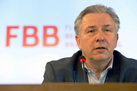 Nicht im Mai, sondern erst im Juli soll ein Nachfolger für Klaus Wowereit als Vorsitzender des BER-Aufsichtsrates gewählt werden.