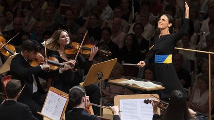 Oksana Lyniv dirigiert das Youth Symphony Orchestra of Ukraine beim Festival Young Euro Classic.