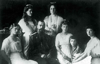 Zar Nikolaus II. im Jahr 1914 mit einem Teil seiner Familie.