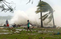 Mit Windgeschwindigkeiten von über 300 Kilometern in der Stunde traf der Zyklon "Pam" auf den Pazifikstaat Vanuatu.