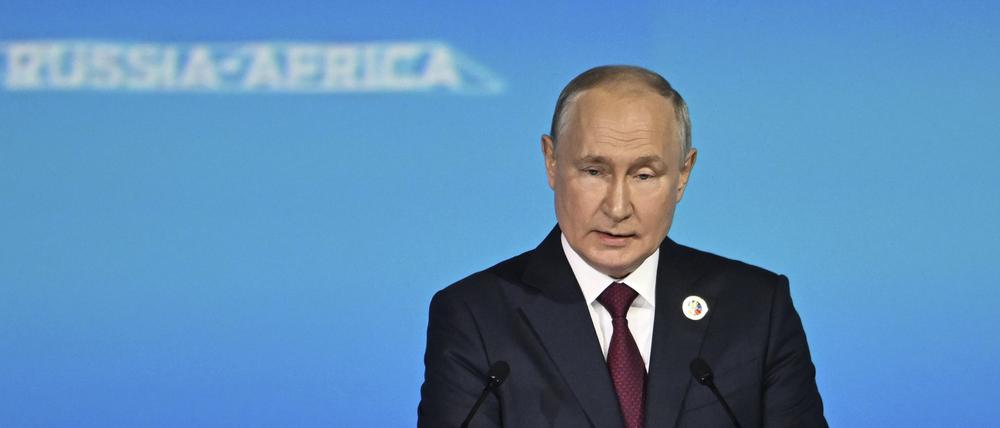 Wladimir Putin, Präsident von Russland, sprechend bei einer Rede während einer Plenarsitzung des Russland-Afrika-Gipfels und des wirtschaftlichen und humanitären Forums.