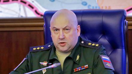 Der damalige Kommandeur der russischen Streitkräfte in Syrien, Generaloberst Sergej Surowikin, spricht bei einem Briefing in Verteidigungsministerium in Moskau (Archivbild).