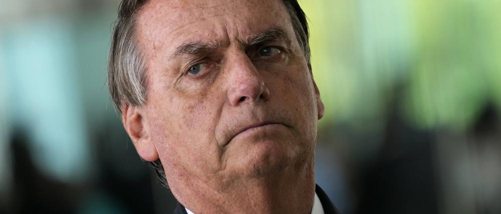 Jair Bolsonaro, Präsident von Brasilien, gibt nach einem Treffen mit Bürgermeistern, die seine Kandidatur in der zweiten Runde der Präsidentschaftswahlen unterstützen eine Pressekonferenz im Alvorada-Palast.