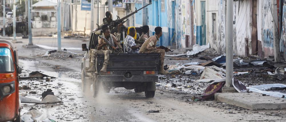 Somalische Sicherheitskräfte patrouillieren in der Hauptstadt Mogadischu.