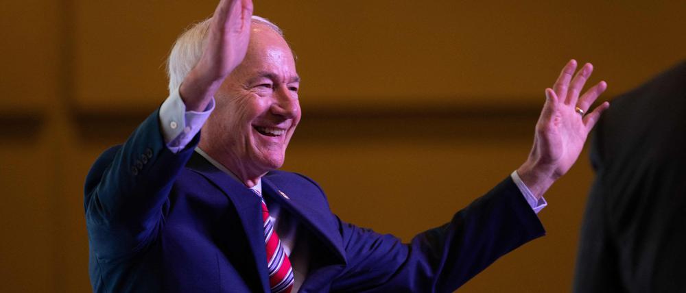 (FILES) In this file photo taken on March 18, 2023, former Arkansas Governor Asa Hutchinson waves as he attends the Vision 2024 National Conservative Forum at the Charleston Area Convention Center in Charleston, South Carolina. - Former Arkansas Governor Asa Hutchinson said on April 2, 2023, that he’s running for the 2024 Republican presidential nomination. (Photo by Logan Cyrus / AFP)