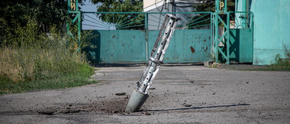 July 7, 2023, The US plans to send Ukraine a cluster munitions package to help in its counteroffensive against Russia. FILE IMAGE SHOT ON: July 3, 2022, Slaviansk, Slaviansk, Ukraine: A cluster bomb carrier on the outskirts of town. Six people were killed in Sloviansk on Sunday by heavy shelling from Russians rocket lounchers, local officials said. The attack was the worst shelling to hit the city recently. Slaviansk Ukraine - ZUMAb136 20220703_zap_b136_036 Copyright: xMichalxBurzax