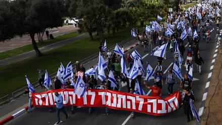 Demonstranten blockieren am „Tag des Widerstands“ Straßen und sogar den Hafen von Haifa und den Flughafen Ben Gurion.