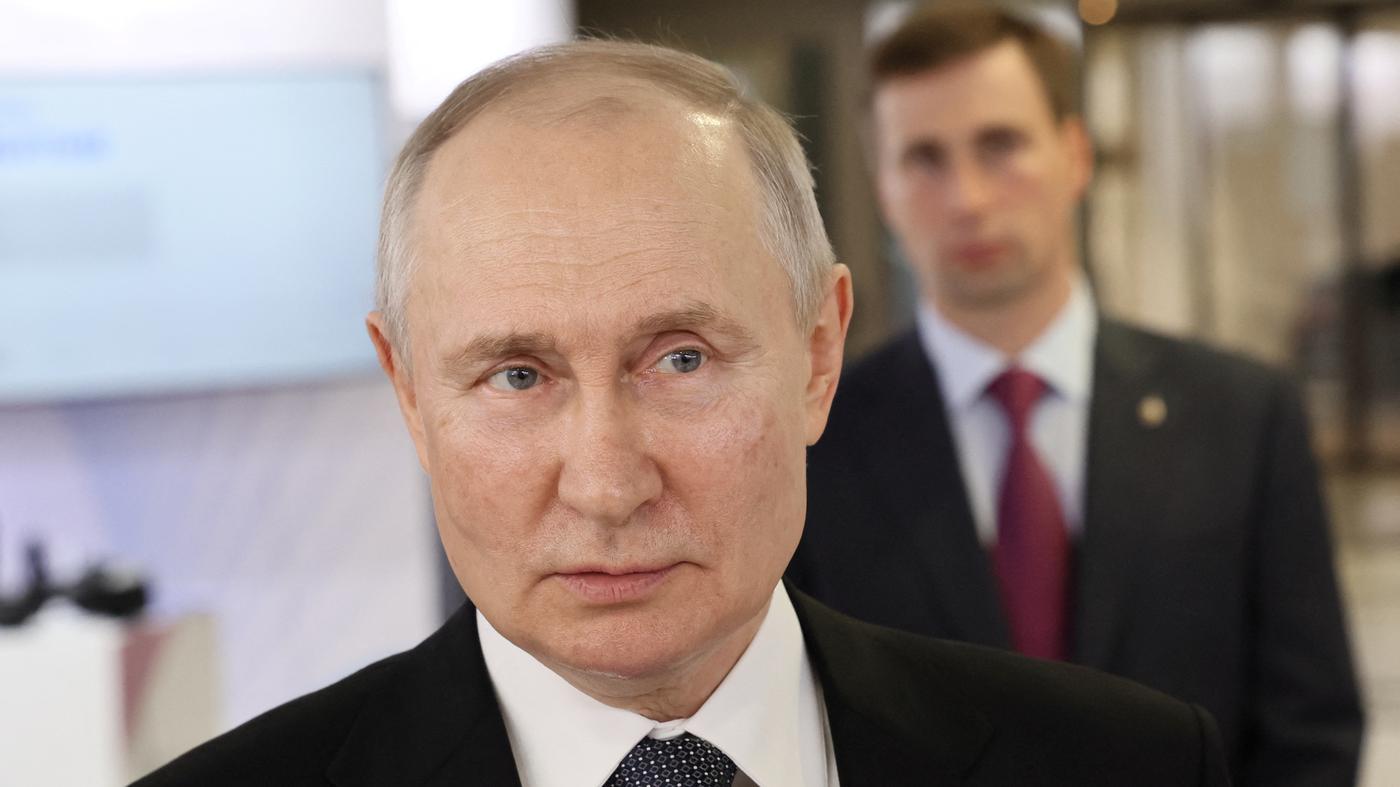 Auf dem Schiff des Medienmoguls Juri Kowaltschuk Feierte Putin während