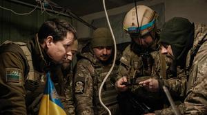 Ukrainische Soldaten an der Front.