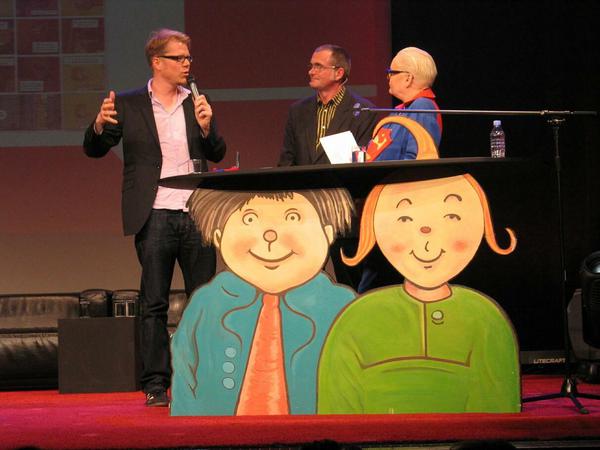 Klassiker: Max und Moritz sind bei der Preisverleihung - hier 2012 an Flix - auch auf der Bühne präsent.