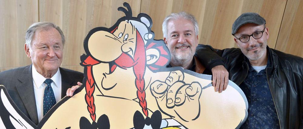 Generationswechsel: Asterix-Co-Schöpfer Albert Uderzo (links) und das neue Team hinter dem Erfolgscomic, Didier Conrad und Jean-Yves Ferri, am Montag in Paris.