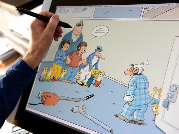 Am Tablet: Hier werden die Zeichnungen digital nachbearbeitet und koloriert. 