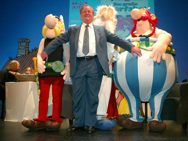 2004 wird Asterix-Zeichner Albert Uderzo mit dem Sonderpreis für ein herausragendes Lebenswerk ausgezeichnet.
