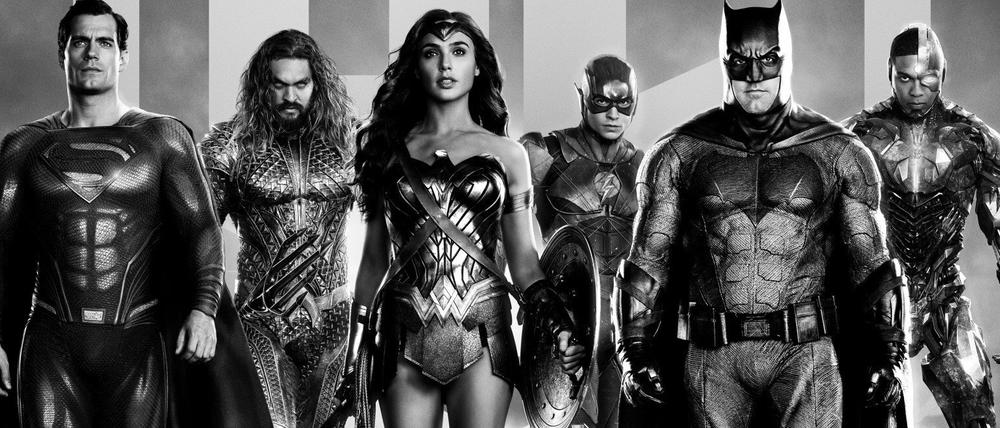Das Poster zu "Zack Snyder's Justice League" hebt sich auch durch seinen Schwarz-weiß-Look von der Vorgängerfassung ab.