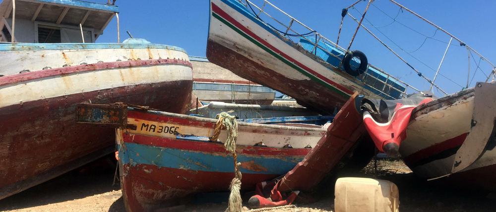 Gestrandet. Flüchtlingsschiffe vor der Küste der italienischen Insel Lampedusa.