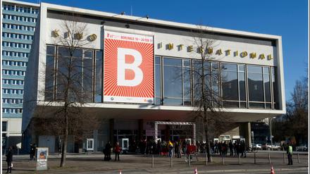 Schlange vorm Kartenschalter: Das International zählt zu den beliebtesten Premierenkinos der Berlinale.