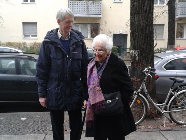 Helga Lemer with coordinator of the Wilmersdorf Stolpersteine project Helmut Lölhöffel. Flowers have been placed on the Stolperstein dedicated to Mrs Lemer's mother Gertrud Kirsch.