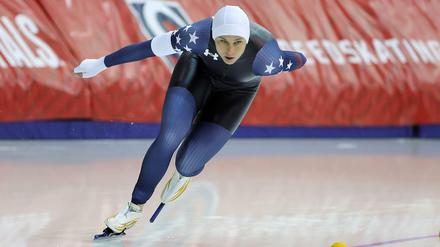 Brittany Bowe hat ihrer Teamkollegin Erin Jackson den Traum von den Olympischen Spielen erfüllt und auf ihre Medaillenchance verzichtet. 