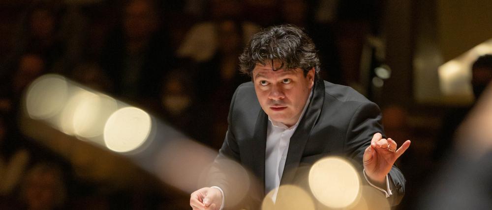 Cristian Măcelaru  zu Gast in Berlin. In Paris leitet der 42-Jährige das Orchestre National de France.