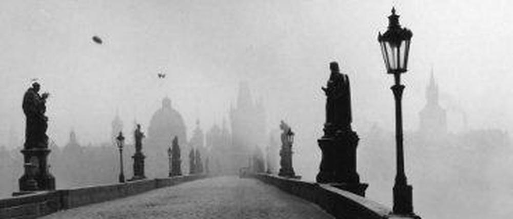 Schwarz-Weiß-Fotografie von Prag.