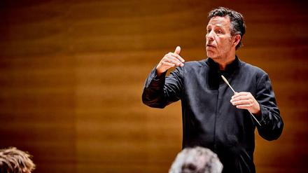 Steven Sloane ist seit 2020 Chefdirigent des Jerusalem Symphony Orchetsra.