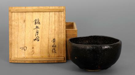 Schwarzes Raku aus Japan, 19. Jahrhundert.